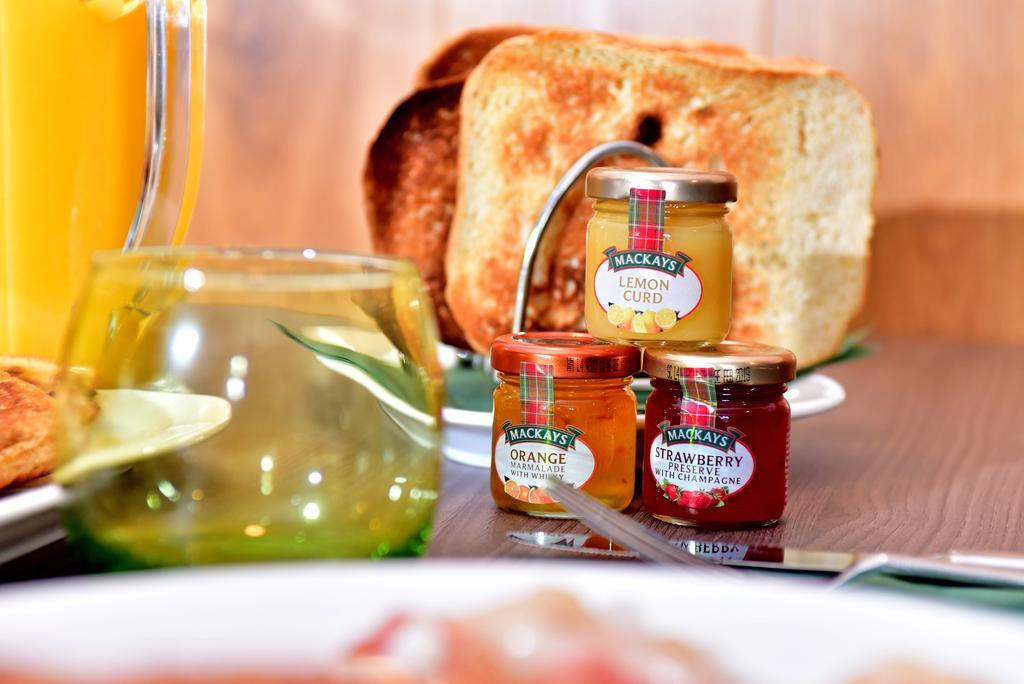 The Townhouse Aberfeldy - Rooms & Breakfast Екстериор снимка